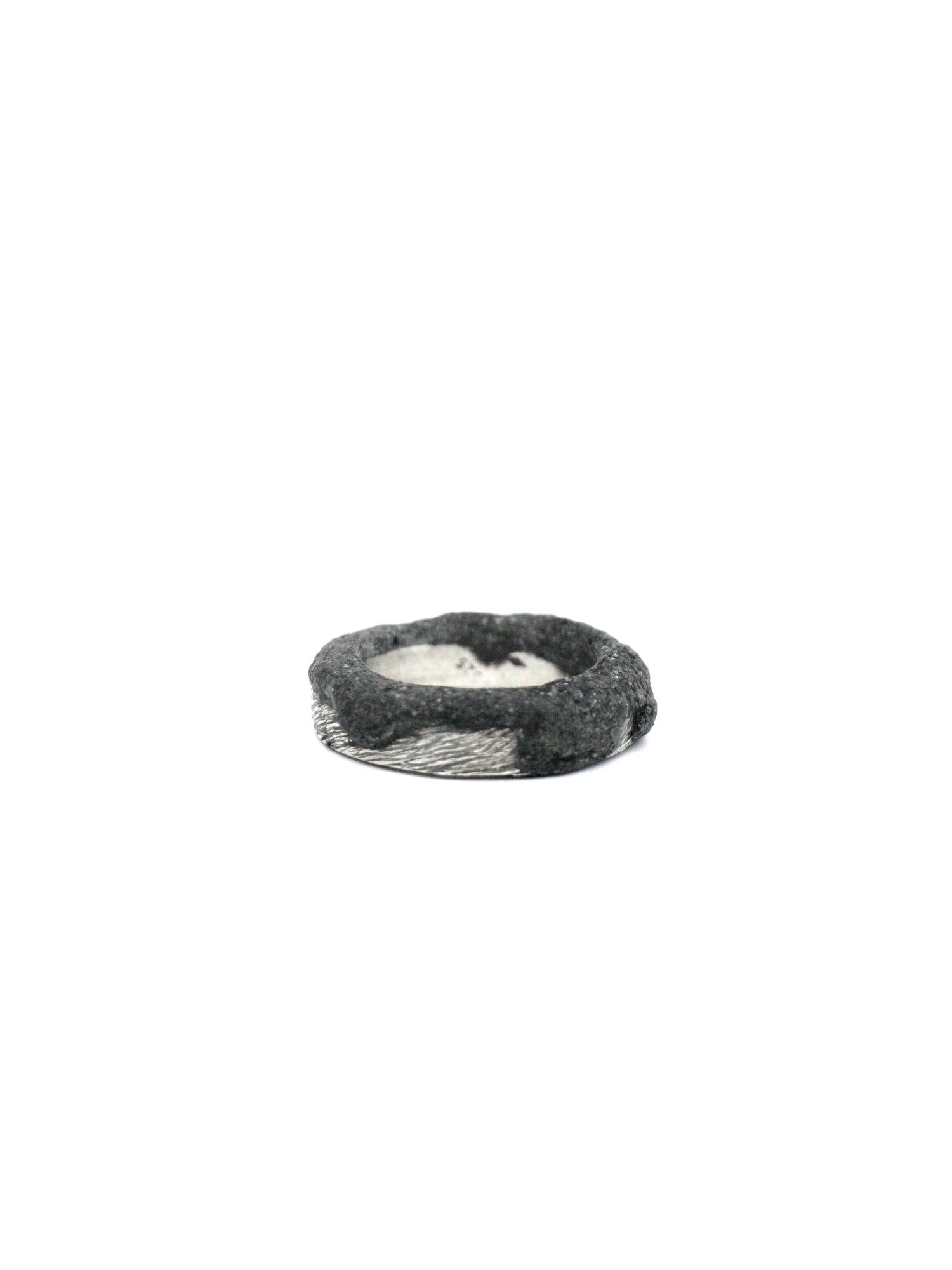 Sarah Tari Thin Béton Ring