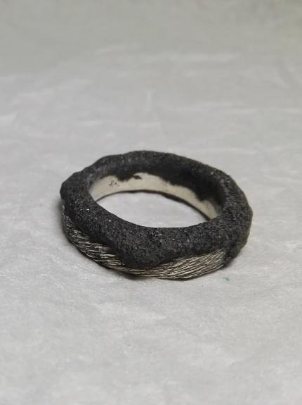 Sarah Tari Thin Béton Ring - FALLOW