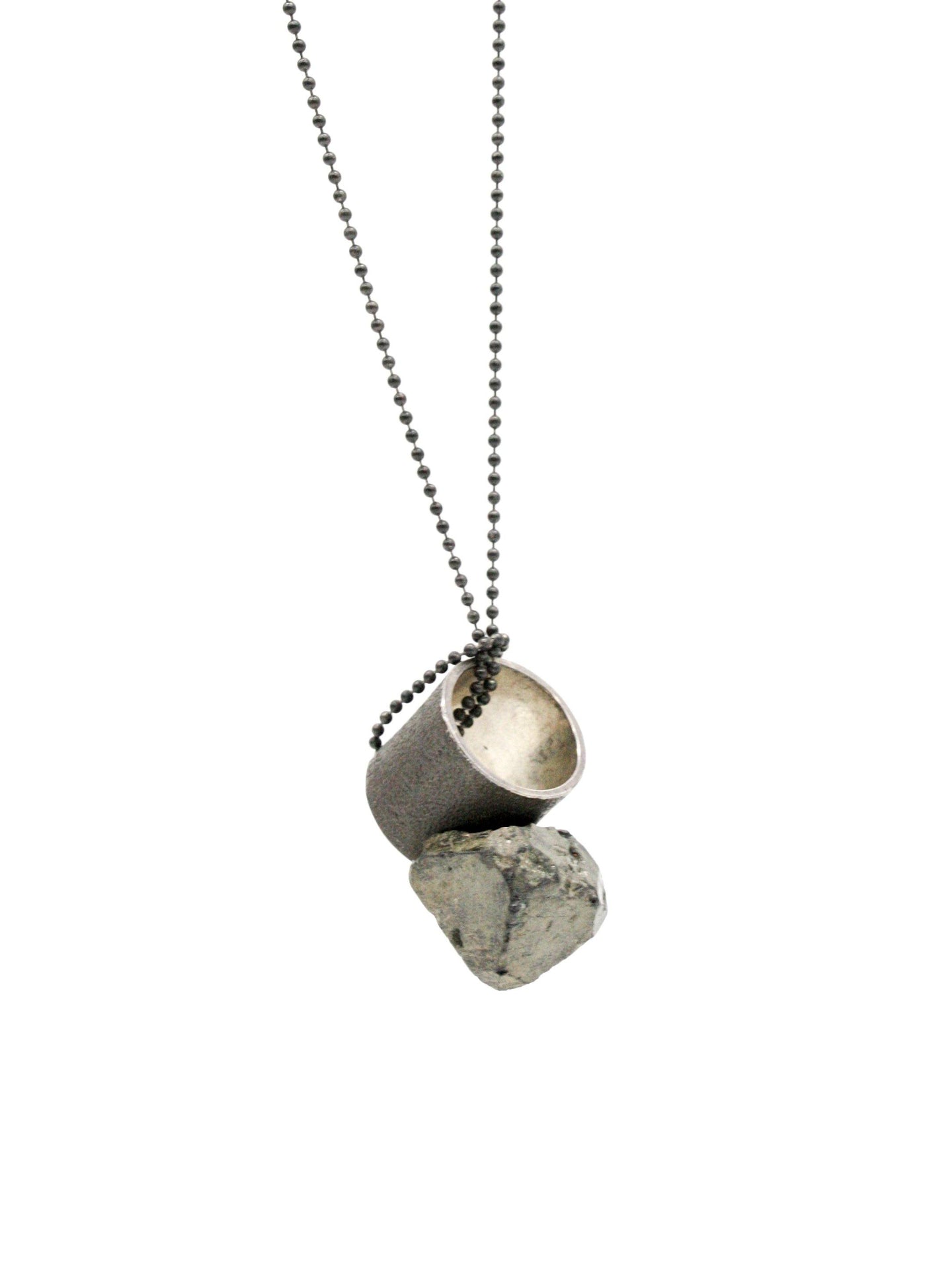 Sagrado Bague (Ring) Solitaire - Rough Cut Black Spinelle - FALLOW